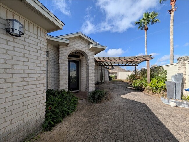 Foto del edificio - 7413 Long S Dr