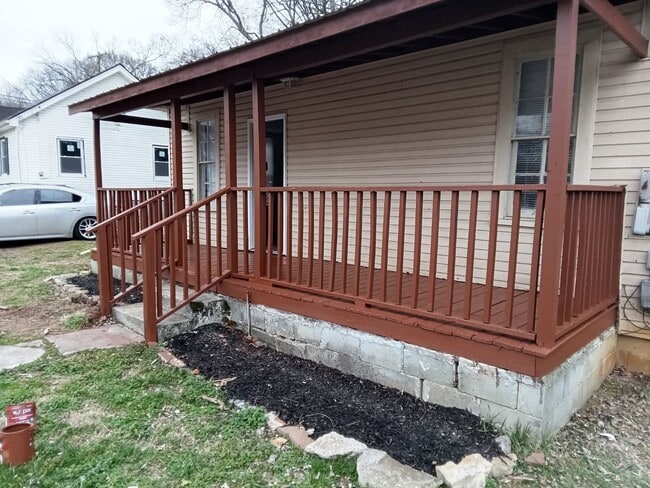 Building Photo - Two Bedroom, 1 Bath House in Columbia! Apply-your application fee will be credited to your first ...
