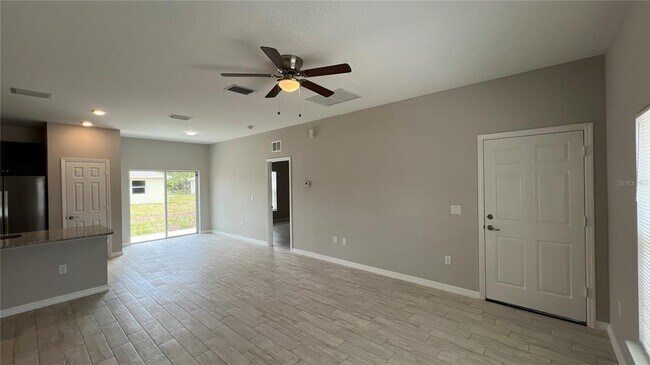 Foto del edificio - 361 Fifer St SE