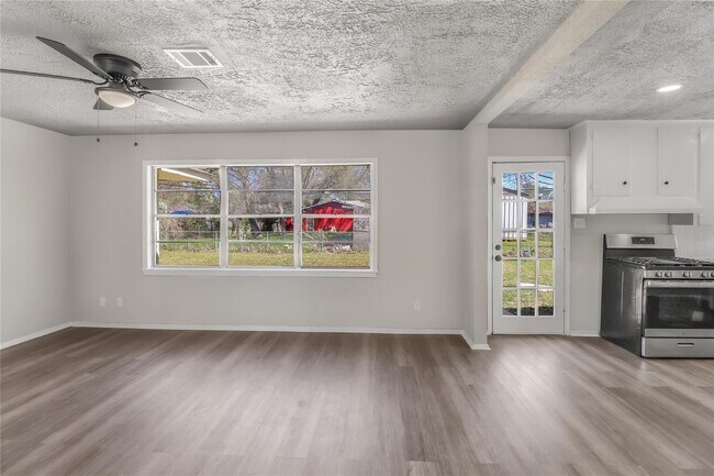Foto del edificio - 7418 Wiley Rd