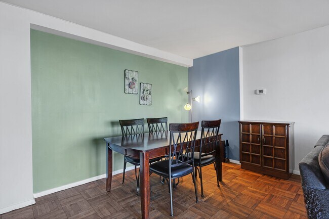 Foto del edificio - 2000 Linwood Ave