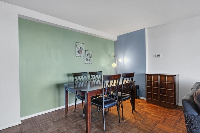 Building Photo - 2000 Linwood Ave