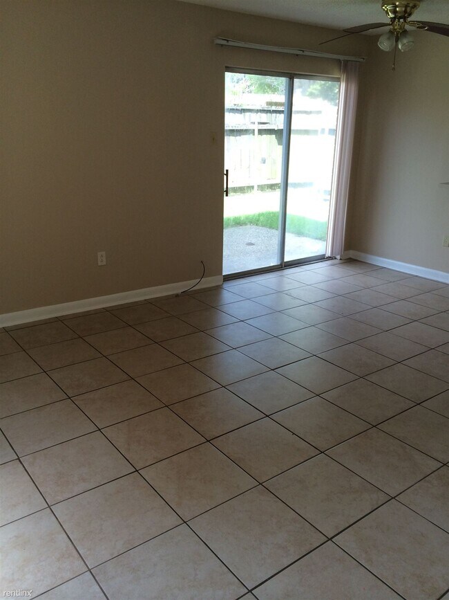 Building Photo - 3 br, 2 bath Townhome - 4422 Laplace Street