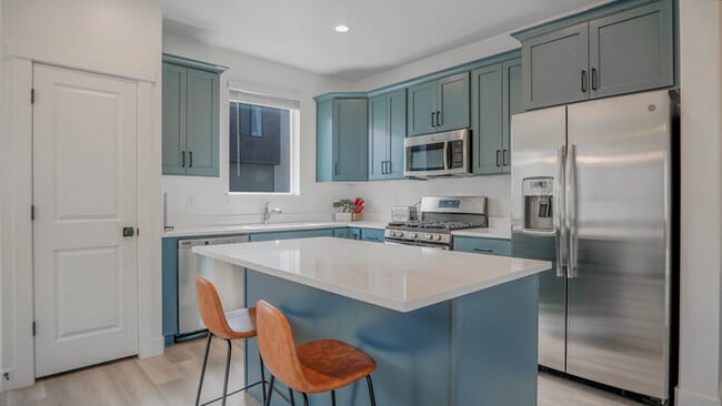 Building Photo - Sleek Townhome