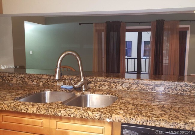 Foto del edificio - 636 NW 114th Ave