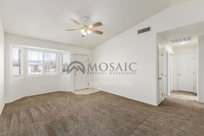 Foto del edificio - 703 W Hess Ave