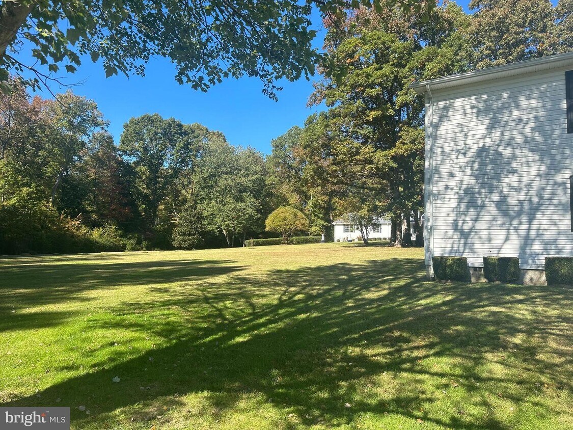 Building Photo - 44980 Hewitt Rd