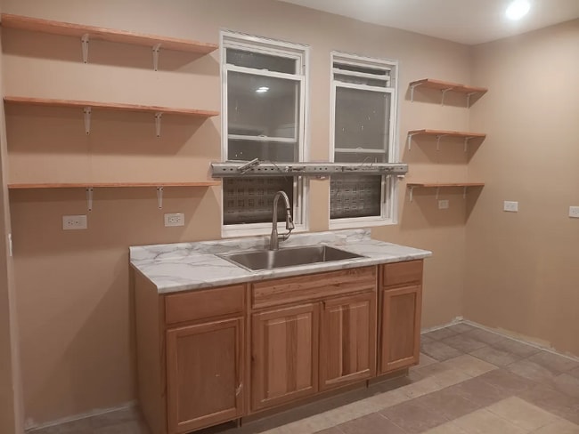 Building Photo - 5001 W Chicago Ave