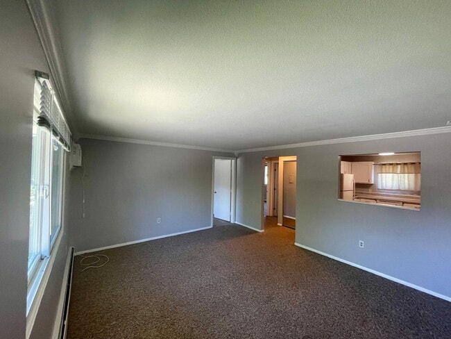 Building Photo - CHARMING TWO BEDROOM IN GROTON - HEAT INCL...