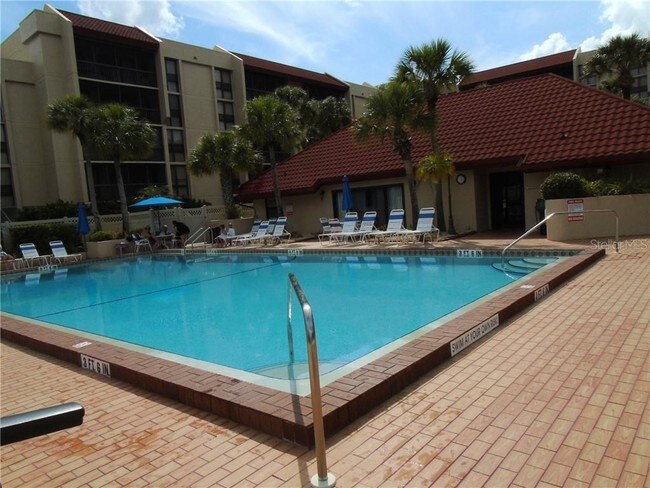 Foto del edificio - 21405 Olean Blvd