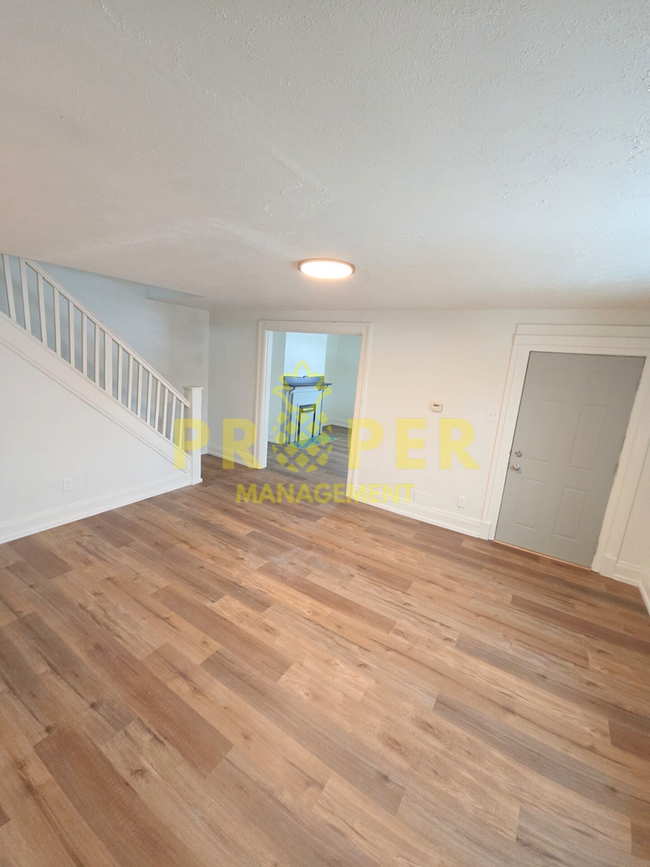 Foto del edificio - Big 3 bed 1.5 bath Single Family Home w/ F...