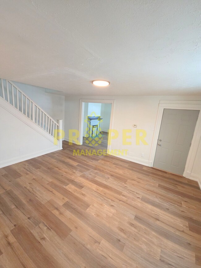 Foto del edificio - Charming 3-Bedroom, 1.5-Bath Home with Cor...