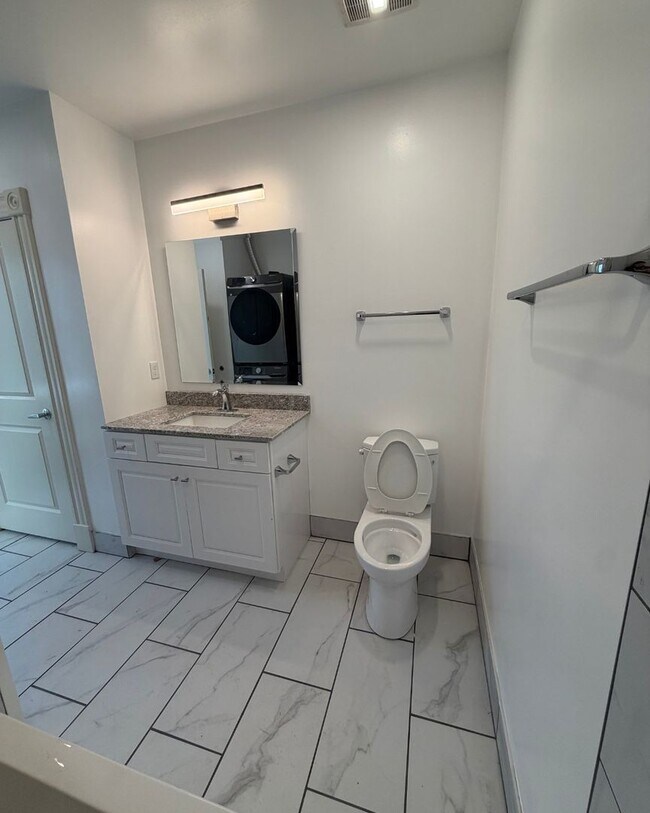 Building Photo - 4397