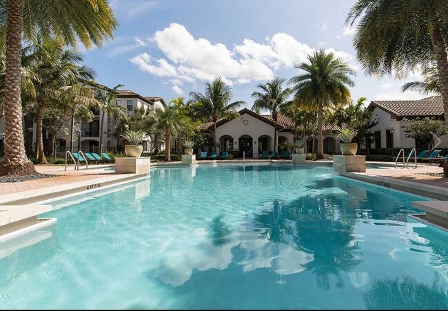 pool area - 5900 Toscana Dr