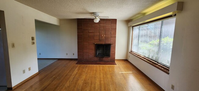 Building Photo - 2575 NW Lovejoy St
