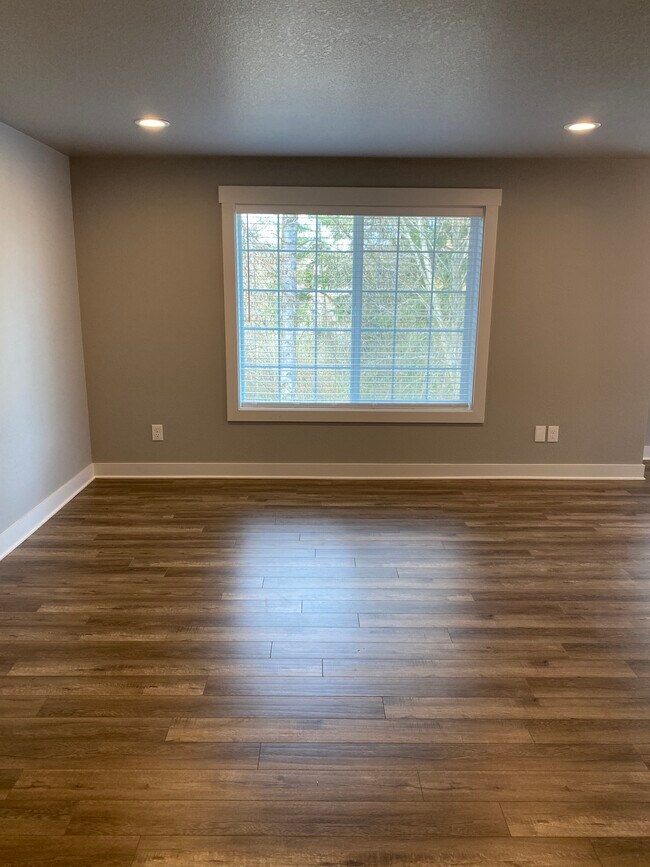 Living room - 1107 Creekwood Ct SE