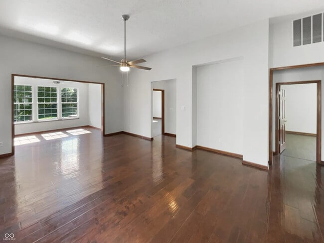 Building Photo - 2556 Greythorne Dr