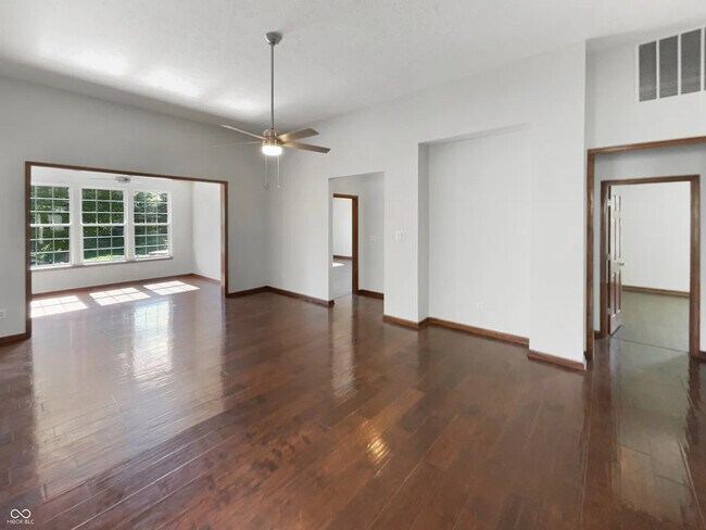 Foto del edificio - 2556 Greythorne Dr