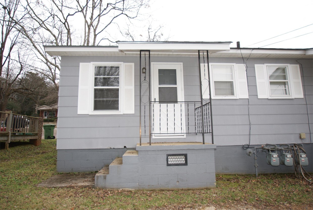 Primary Photo - 211 Windham St SE
