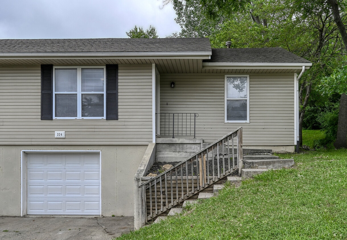 302 NW 62nd Terrace, Kansas City, MO 64118 House Rental in Kansas