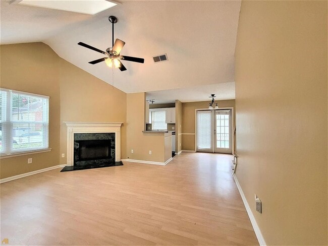 Building Photo - 512 N Fairfield Dr