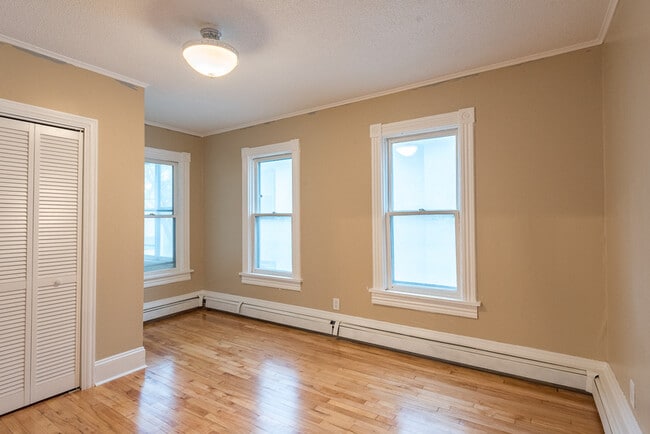 Building Photo - 1328 Jefferson St NE
