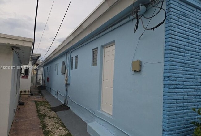 Building Photo - 341 Monroe St