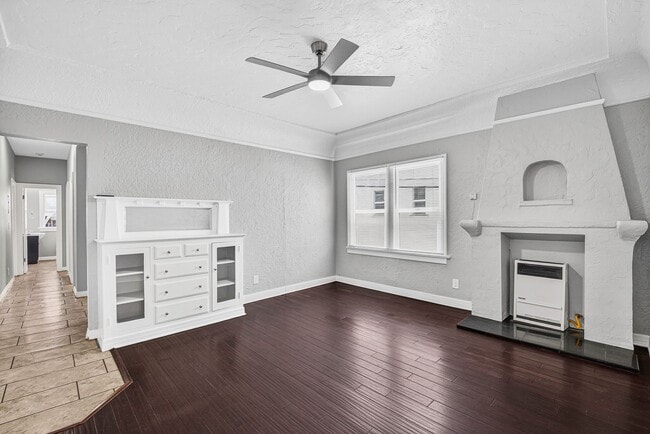 Interior Photo - 432-446 Walnut Avenue