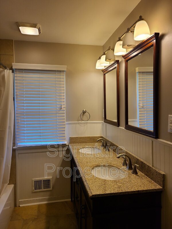 Foto del edificio - 9302 Huron Ave