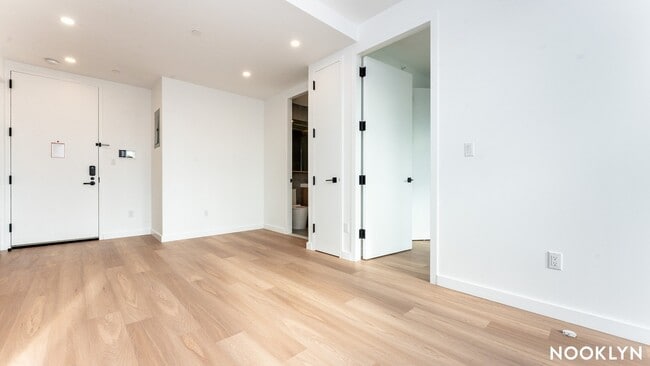 Foto del edificio - 654 Madison St