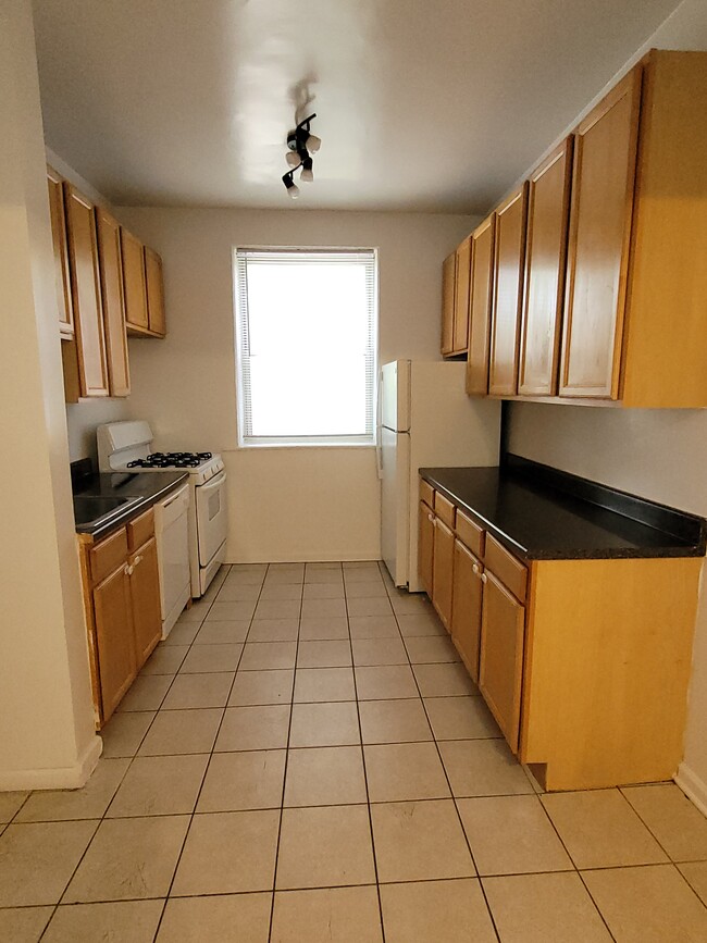 Foto del edificio - 7324 N Ridge Blvd