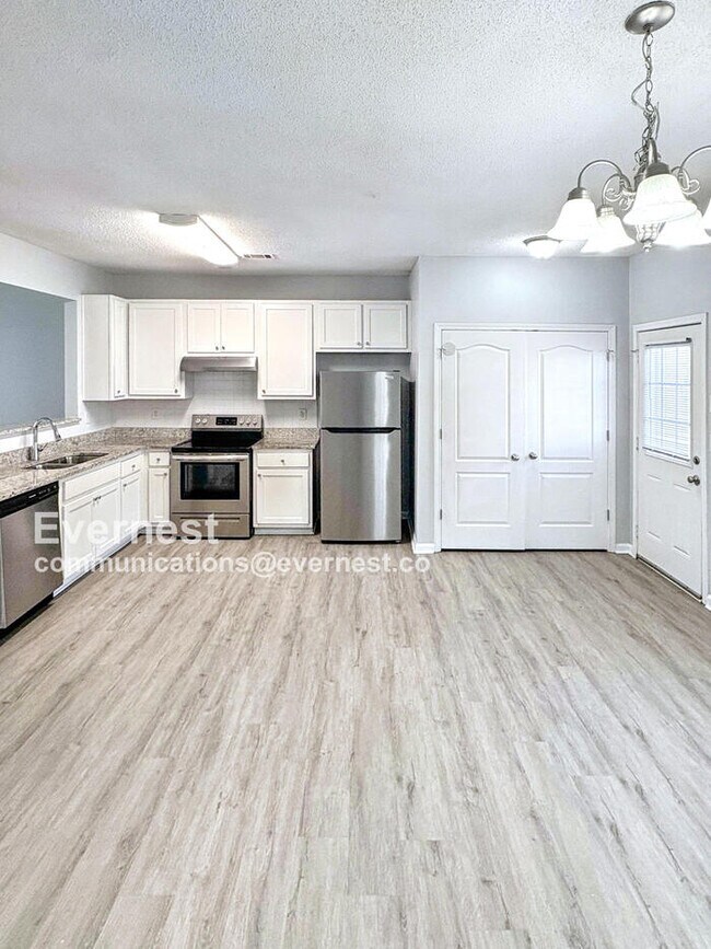 Building Photo - 8625 Thomas Ln