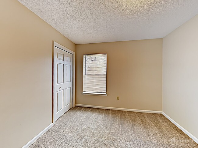 Building Photo - 3925 Hideaway Lane