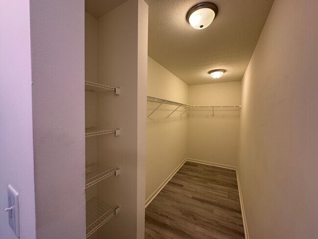 Foto del edificio - 1176 N Aberdeen Dr