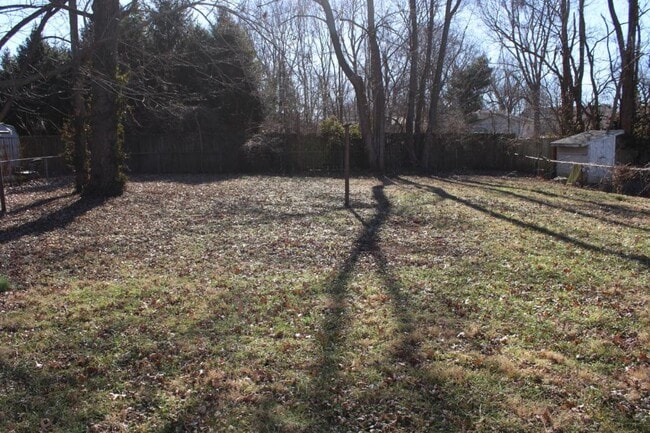 Foto del edificio - 829 W Charles St