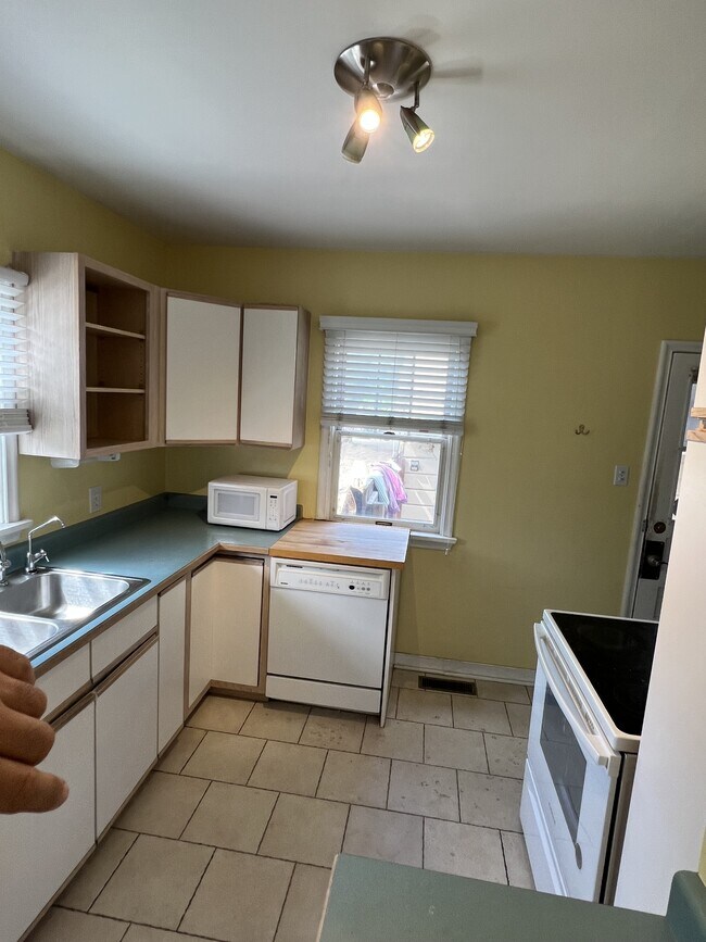 Foto del edificio - 1404 White Ave