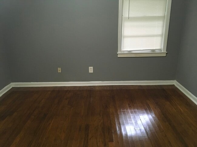 Building Photo - 2863 Eastwood Dr