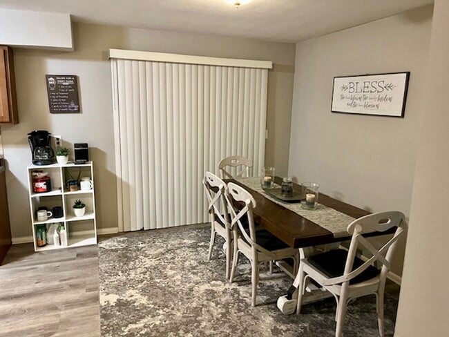 Building Photo - Spacious 3-bedroom, 2.5-bathroom house in ...