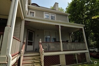 Building Photo - 76 Western Ave