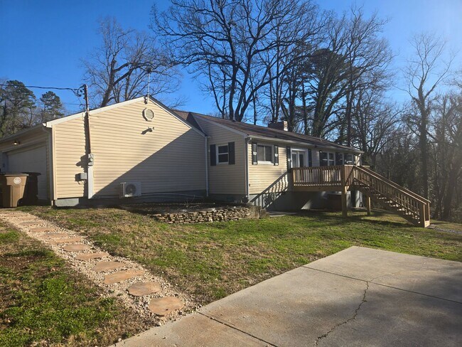 Building Photo - Fully remodeled 3br/2.5ba in Holston Hills