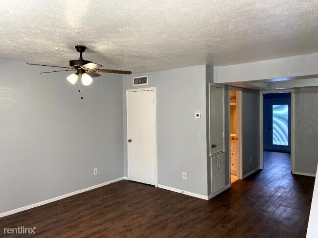 Foto del edificio - 236 Rolling Hills Pl