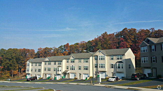 Exterior of Sunpointe Townhomes - Sunpointe Townhomes