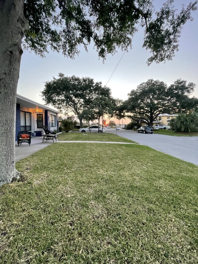 Daily Sunsets - 1019 Commodore St
