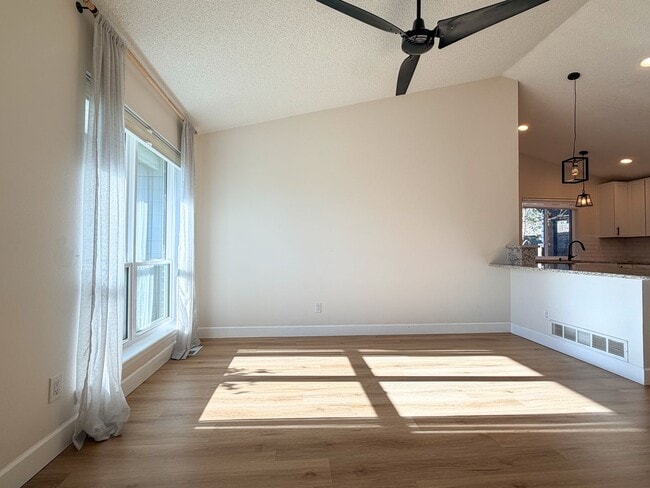 Foto del edificio - Updated Single-Family Home in Centennial!