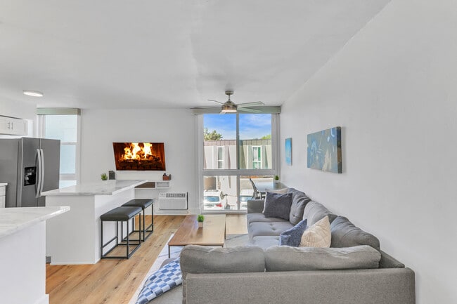 Building Photo - 3050 Rue D’Orleans