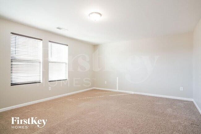 Foto del edificio - 56 Cottontail Ln