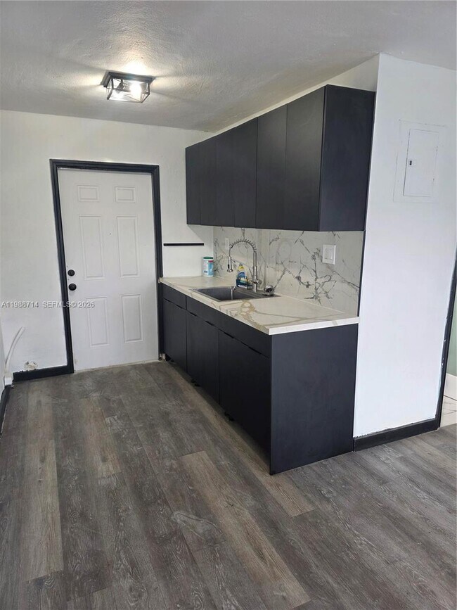 Foto del edificio - 636 NW 14th Terrace