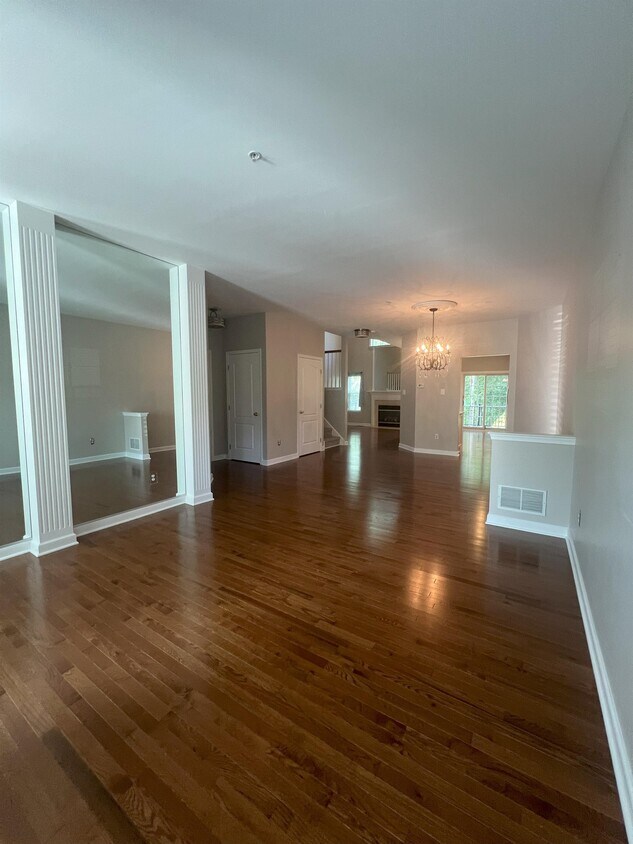 Foto principal - 4638 Old Oak Rd