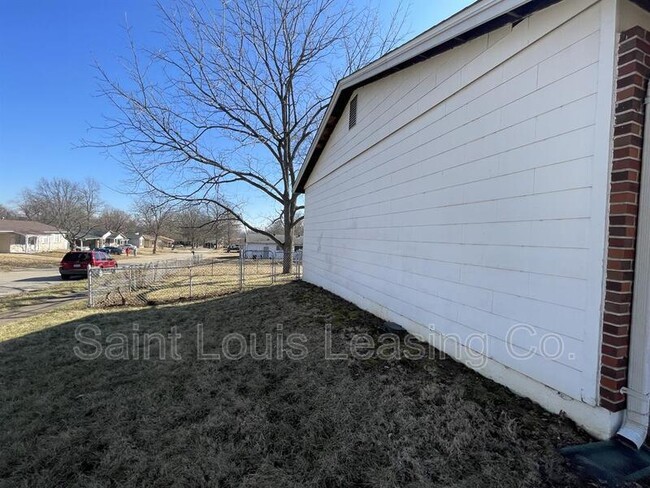 Foto del edificio - 11660 Petite Chalet Dr