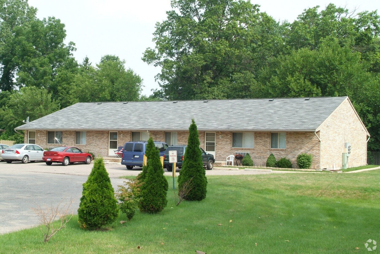 2434024420 Struin Rd, Brownstown, MI 48134 Apartments in Brownstown